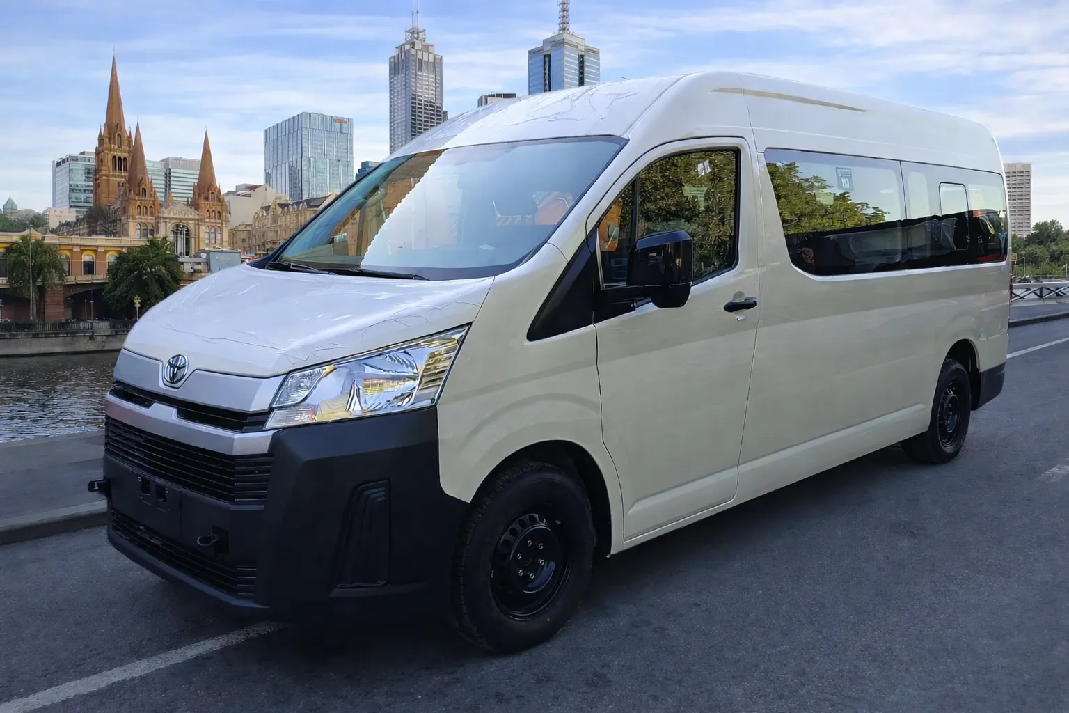 TOYOTA HIACE 2.8L PASSENGER VAN DX 2026